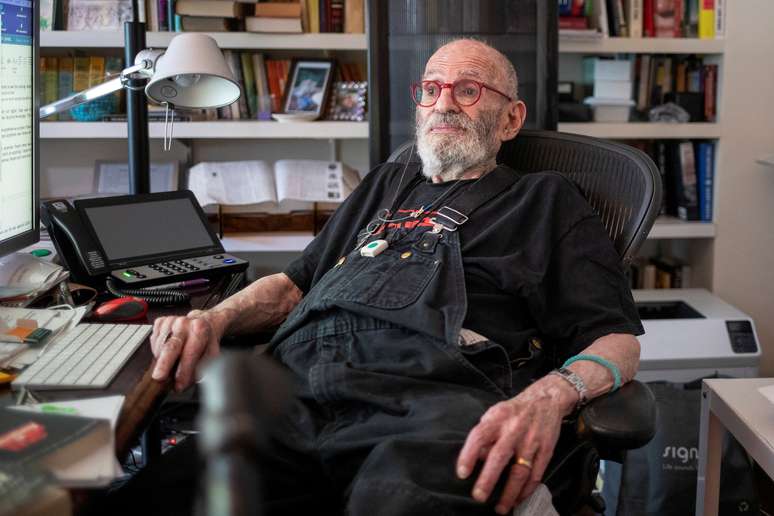 Larry Kramer em seu apartamento, em Nova York, em junho do ano passado
24/06/2019
REUTERS/Lucas Jackson