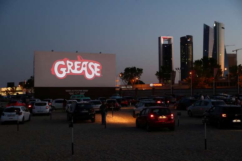 Carros fazem fila para assistir a "Grease - Nos Tempos da Brilhantina" em drive-in de Madri
27/05/2020
REUTERS/Sergio Perez