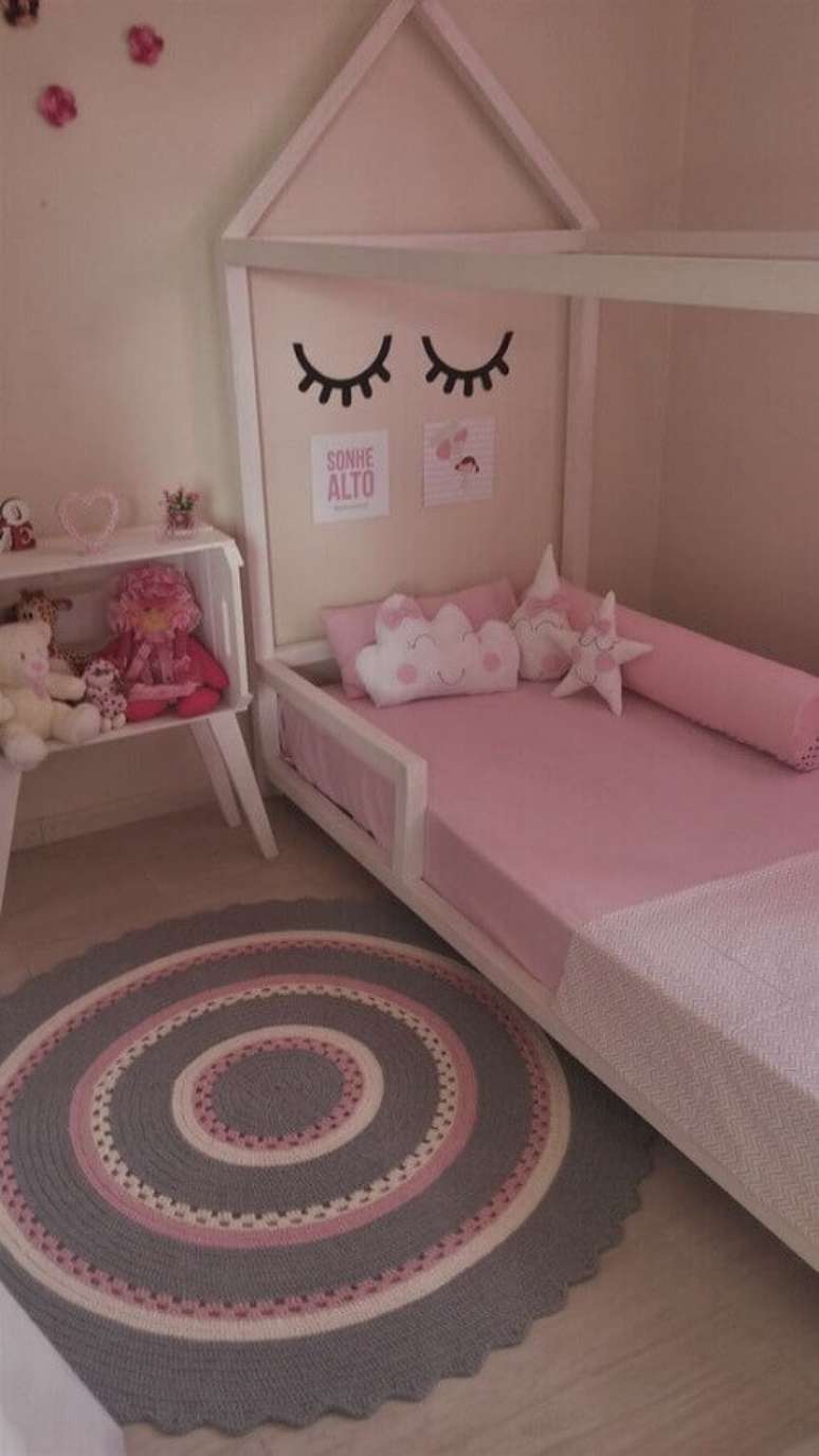 33. Tapete de croch&ecirc; para quarto de menina cinza e rosa com decora&ccedil;&atilde;o unic&oacute;rnio &ndash; Foto: Pinterest