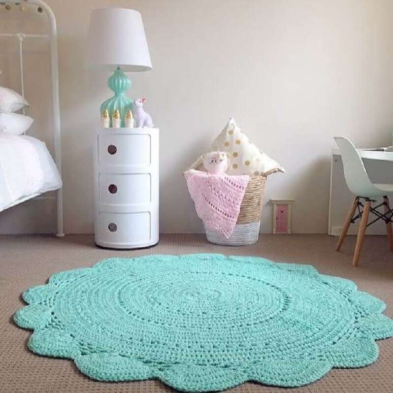 42. Tapete de crochê para quarto infantil cinza e verde água – Foto: Pinterest