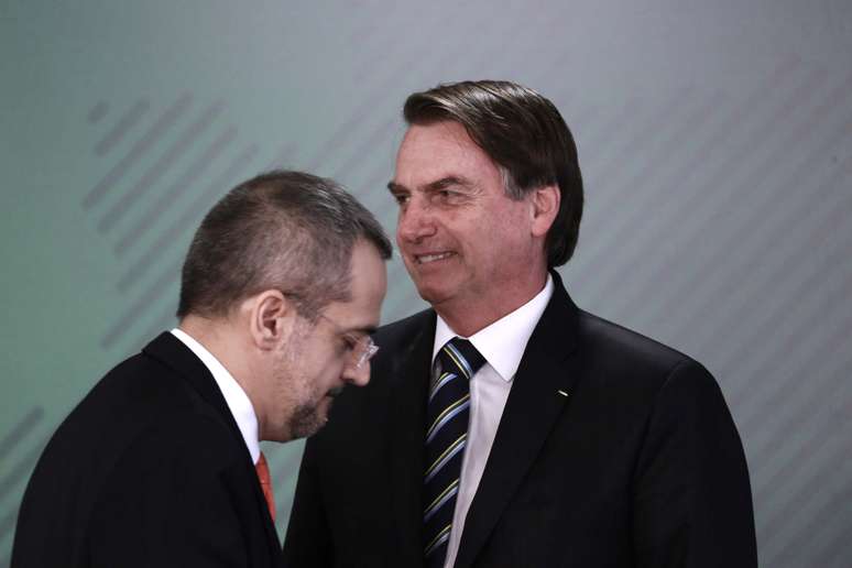 Bolsonaro afirma que Weintraub &#039;extrapolou&#039; em reunião