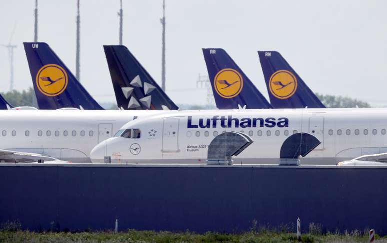 Aeronaves da Lufthansa no aeroporto de Schoenefeld, em Berlim, Alemanha 
26/05/2020
REUTERS/Fabrizio Bensch
