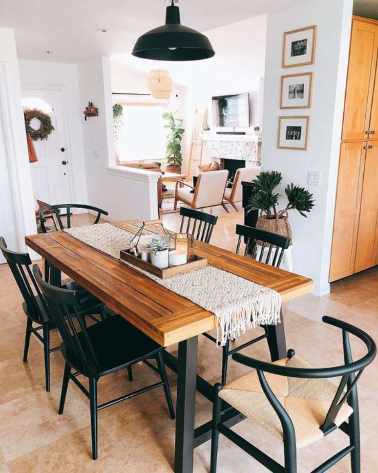 41. Sala de jantar com móveis de ferro e cadeira de madeira – Via: Pinterest
