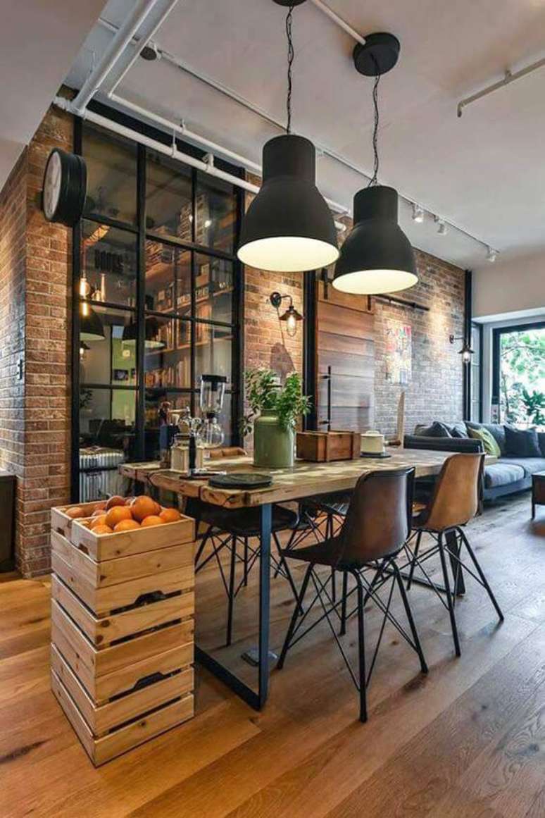 7. Móveis feitos de ferro e madeira na sala de jantar – Via: Pinterest