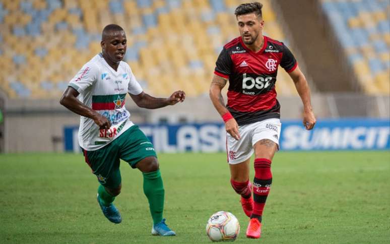 Banco BS2 deixará o espaço nobre do uniforme livre a partir de 30 de junho (Foto: Alexandre Vidal / Flamengo)