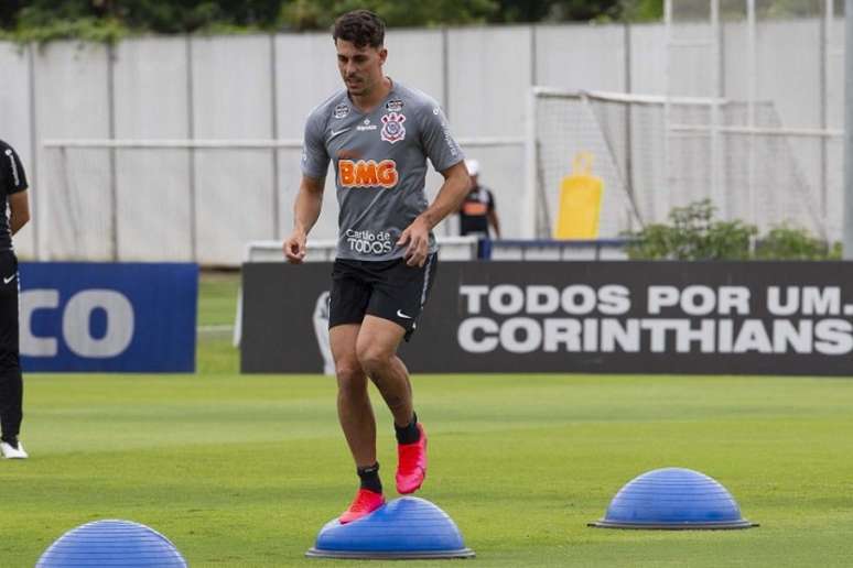 Danilo Avelar passou a ser um dos zagueiros do elenco nesta temporada (Foto: Daniel Augusto Jr./Ag. Corinthians)