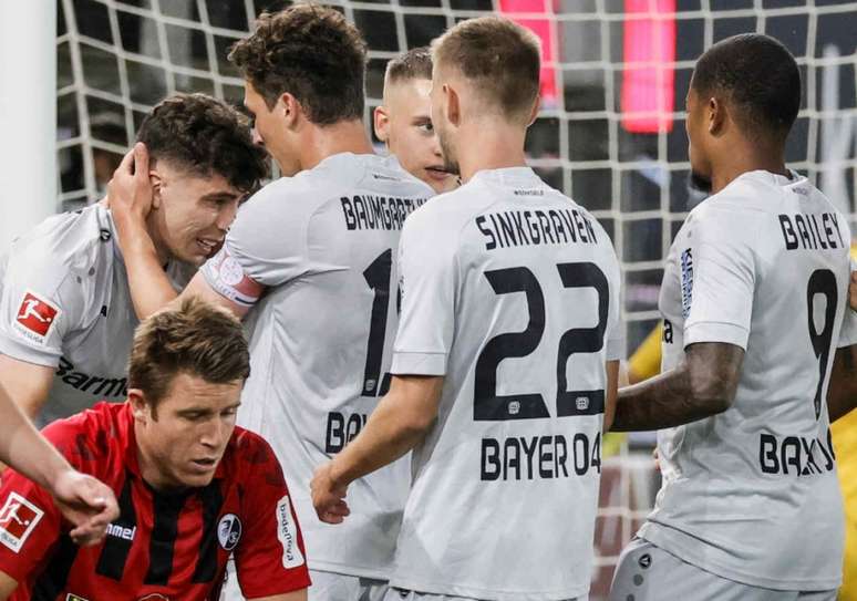 Kai Havertz marcou seu quinto gol em quatro jogos no retorno do Campeonato Alemão (Foto: RONALD WITTEK / AFP)