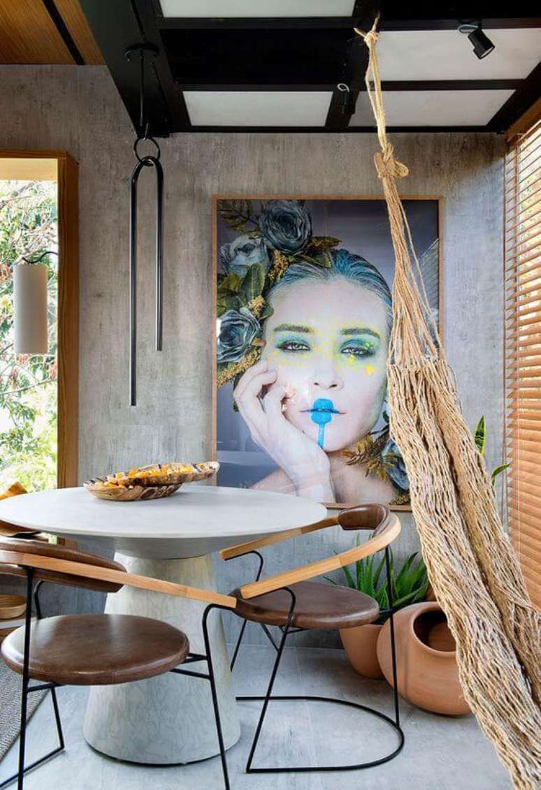 17. Móveis de ferro e madeira na sala de estar moderna – Via: Pinterest