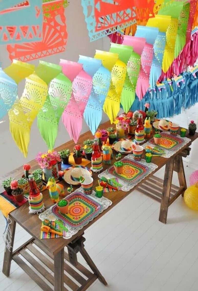 20. Invista em uma decoração bem colorida para festa mexicana – Foto: Pinterest