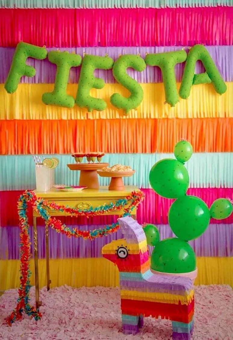 24. Decora&ccedil;&atilde;o de festa mexicana com painel super colorido &ndash; Foto: Ideias Decor