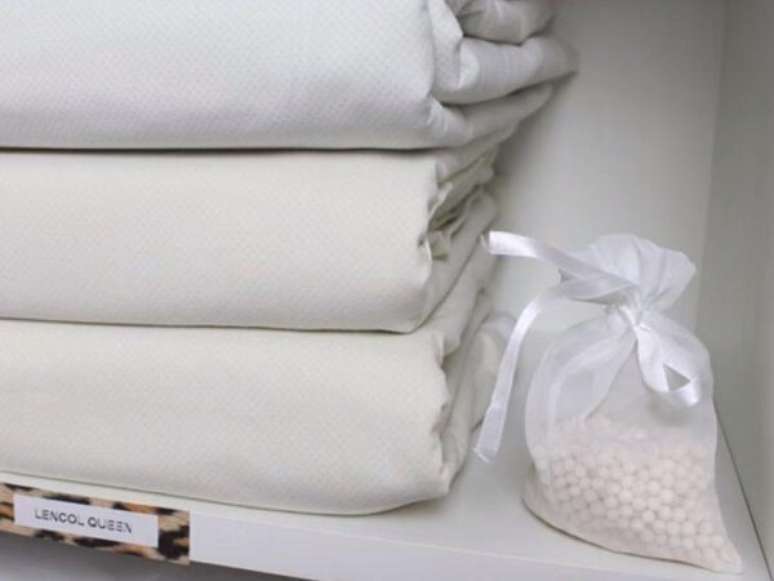 26. O sachê perfumado para guarda roupa deixa as roupas de cama, mesa e banho perfumadas. Fonte: Pinterest