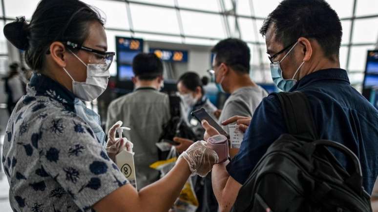 Aeroporto em Wuhan; nos dez minutos de sua fala na Casa Branca nesta sexta-feira (29), Trump criticou a China não só na condução do surto de coronavírus, mas também em questões econômicas