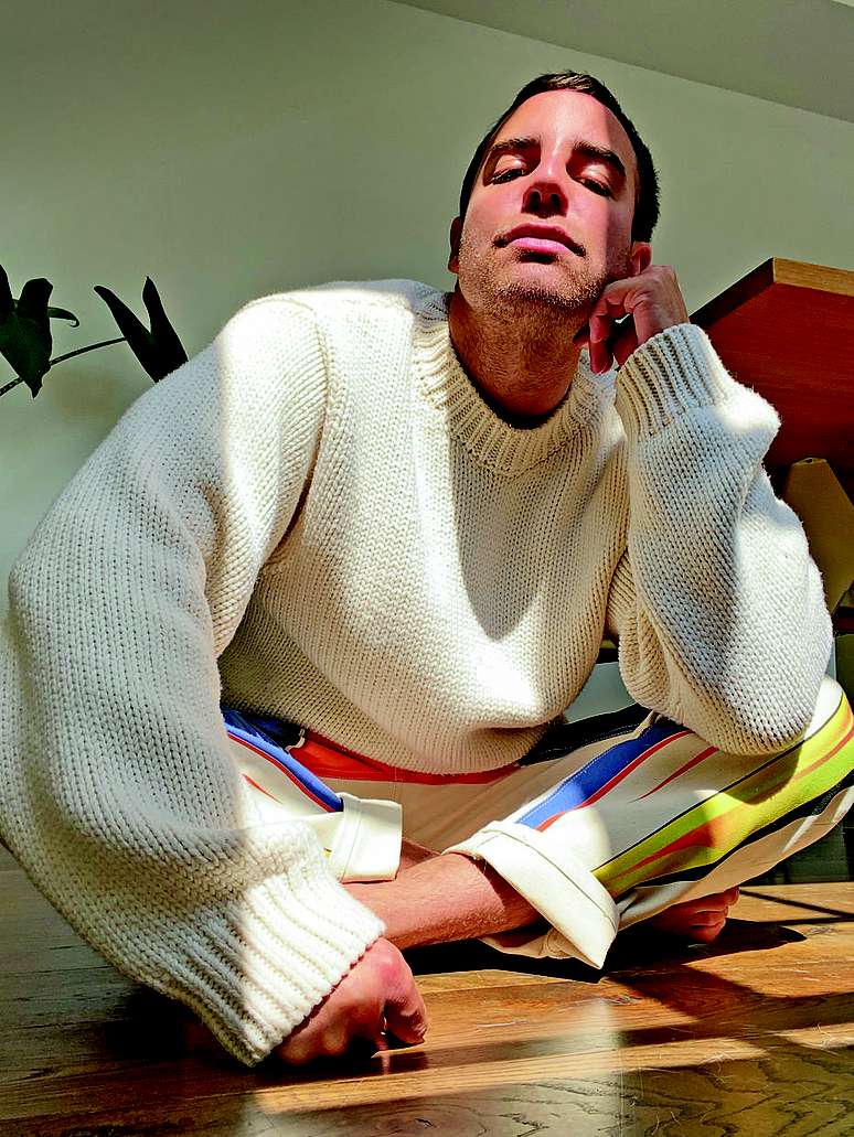 "A pandemia ajudou a desacelerar uma m&aacute;quina que n&atilde;o funcionava mais adequadamente. N&atilde;o est&aacute;vamos vivendo de maneira sustent&aacute;vel", diz o estilista