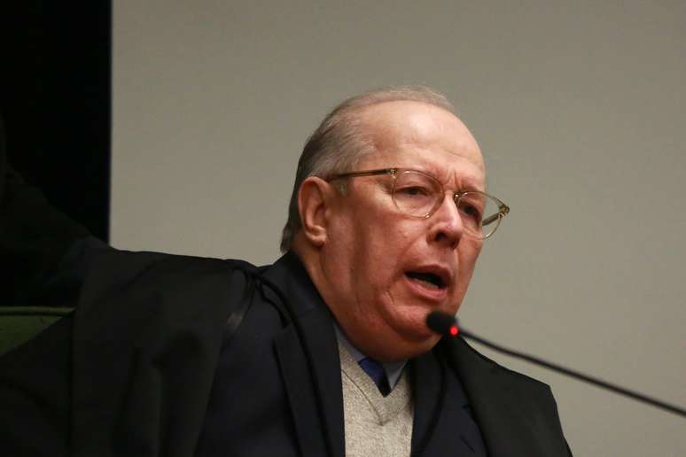 Ministro Celso de Mello durante julgamento 