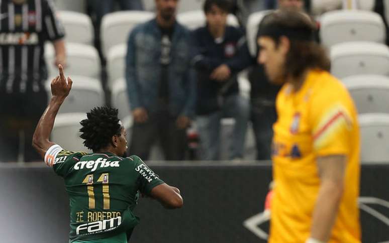 Zé Roberto marcou um dos gols da vitória palmeirense no estádio do Corinthians (Agência Palmeiras/Divulgação)