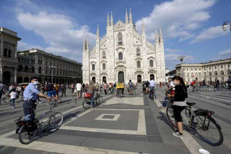 Flash Mob em Milão durante fase 2 da luta contra o coronavírus