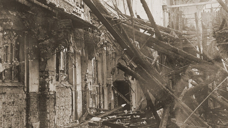 Sinagoga destruída na Alemanha na Noite dos Cristais; locais eram ‘símbolos da identidade judaica’