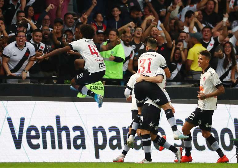 Jogadores do Vasco  da Gama comemoram gol marcado contra o S&atilde;o Paulo durante partida do Campeonato Brasileiro de 2019
25/08/2019 REUTERS/Pilar Olivares