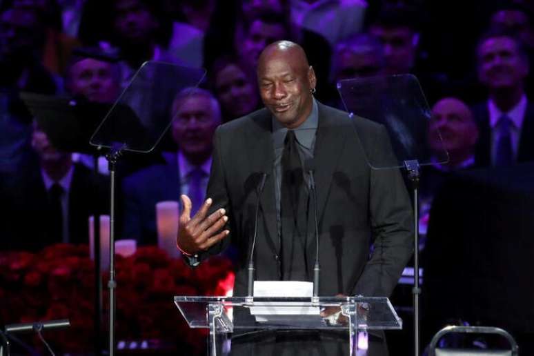 Michael Jordan discursa durante funeral de Kpobe Bryant em Los Angeles
24/02/2020 REUTERS/Lucy Nicholson