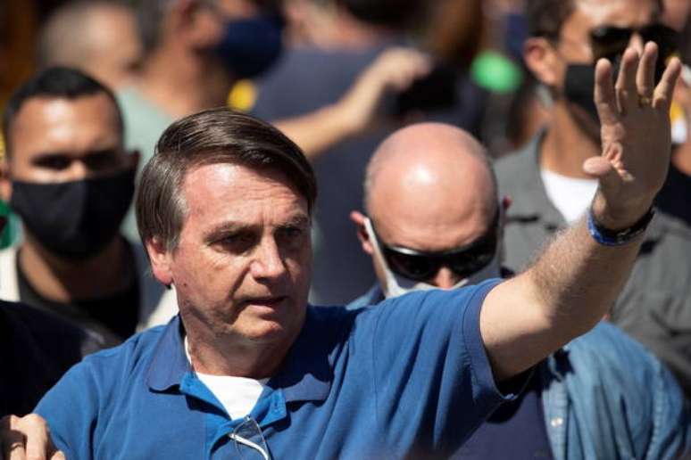 Bolsonaro participa de ato pró-governo em Brasília