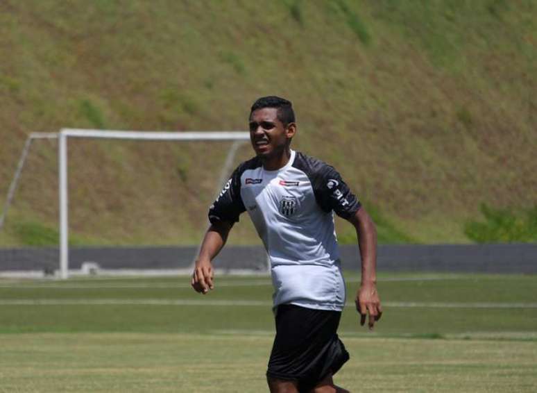 Dawhan comentou sobre a possível volta do futebol brasileiro (Foto: Rebeca Reis/Ponte Preta)