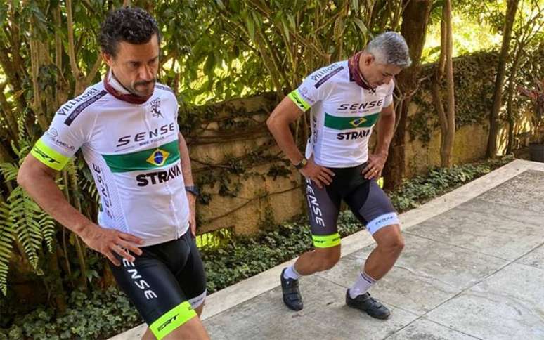 Fred e Jefferson Souza na preparação para mais um dia de viagem (Foto: TimeFrancisMelo/Divulgação)