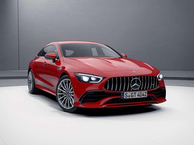 Mercedes chama esse design do GT 43 de “pureza sensual”.