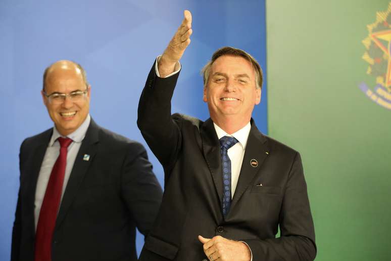 Bolsonaro jogou a responsabilidade para os governos estaduais e municipais
