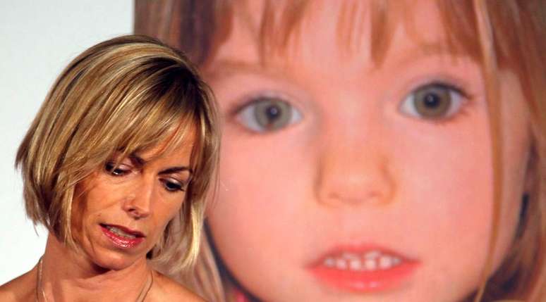 Kate McCann, cuja filha Madeleine desapareceu em Portugal em 2007, durante lançamento de livro em Londres, em 2011.