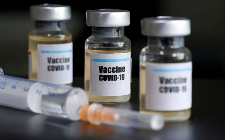 Tubos com descrição para vacina ao Covid-19. 10/04/2020. REUTERS/Dado Ruvic. 
