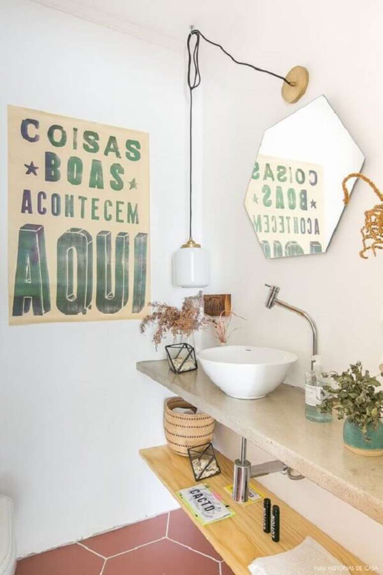 17. Escolha modelos de quadros decorativos com frases que se harmonize ao estilo do seu ambiente – Foto: Histórias de Casa