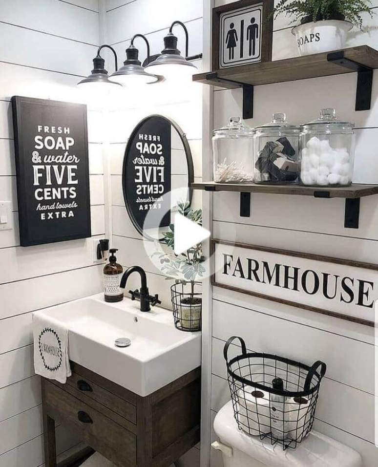 36. Quadros com frases para decoração de banheiro simples e rústico – Foto: Pinterest