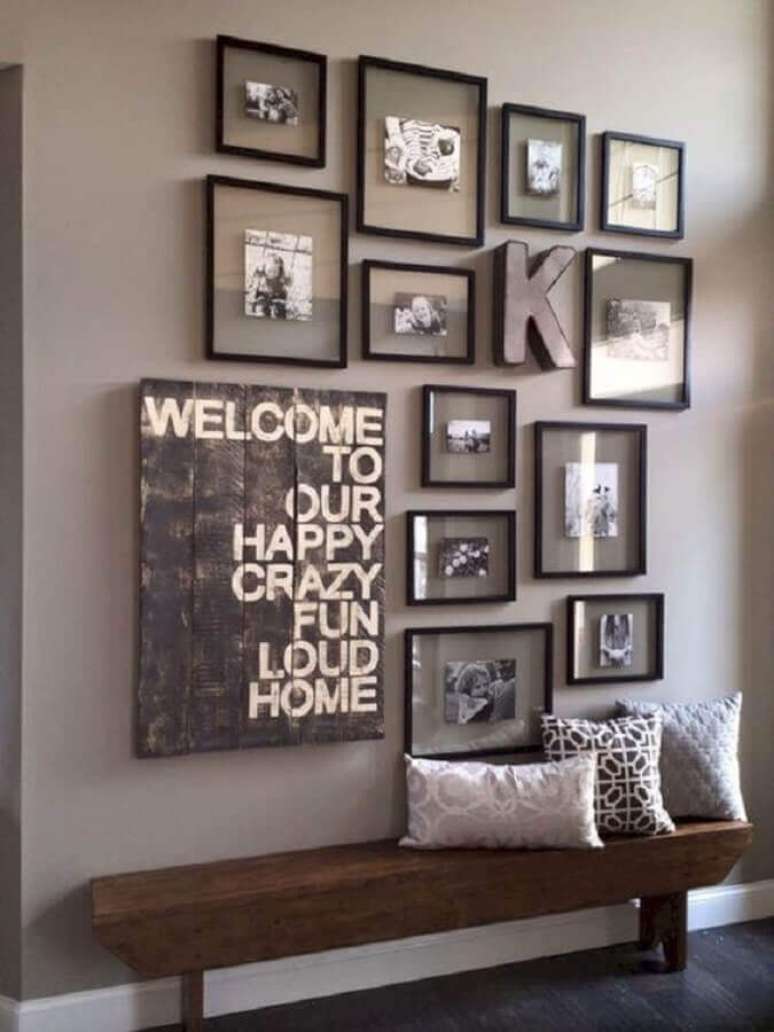54. Modelo de quadros decorativos com frases com acabamento rústico – Foto: Futurist Architecture