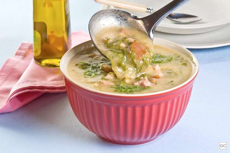 Guia da Cozinha - 7 receitas de sopa de fubá perfeitas para o inverno