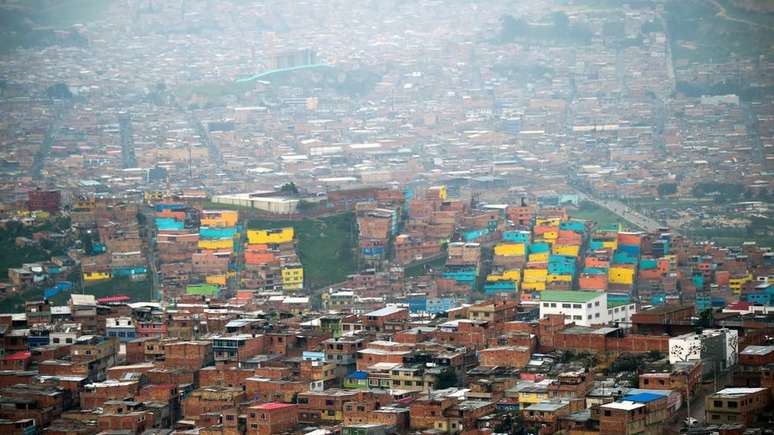 "Não vejo isso desaparecendo quando a pandemia terminar. Favelas não vão desaparecer, trabalhadores informais não vão desaparecer, a discriminação não vai desaparecer", prevê.