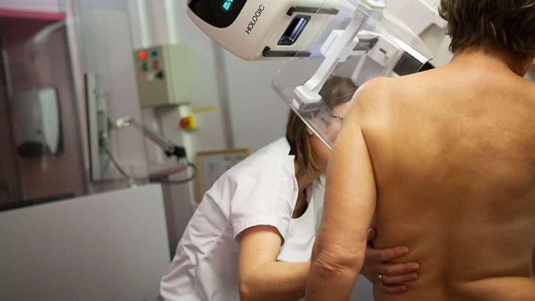 Interrup&ccedil;&atilde;o de programas de detec&ccedil;&atilde;o precoce do c&acirc;ncer vai resultar em milhares de diagn&oacute;sticos com atraso