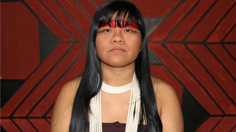 Ativista indígena Ysani Kalapalo se tornou conhecida por canal no YouTube em que se define como uma 'indígena do século 21'