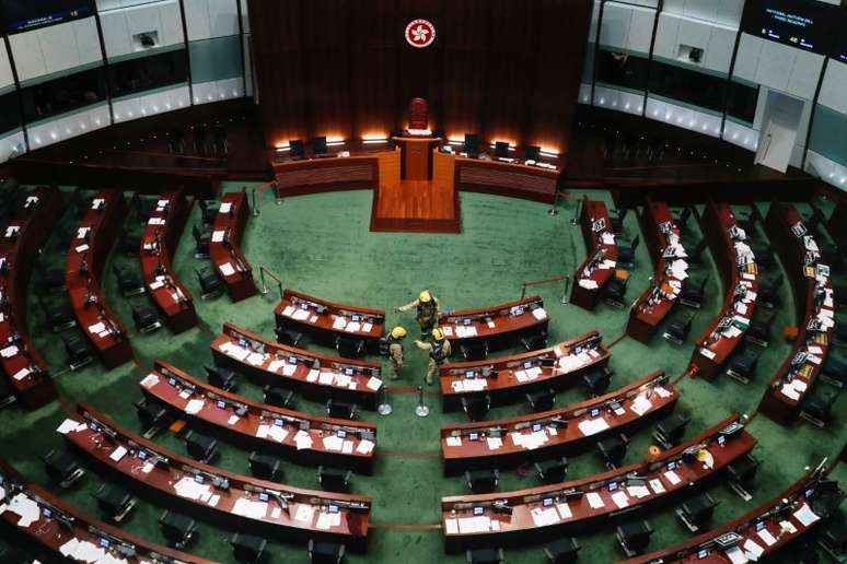 Bombeiros inspecionam plenário do Conselho Legislativo de Hong Kong
04/06/2020 REUTERS/Tyrone Siu