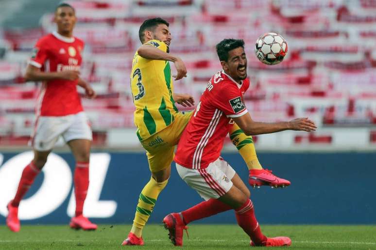 Benfica empata com o Porto em pontos, mas Dragões vencem nos critérios de desempate (Foto: TIAGO PETINGA/AFP)