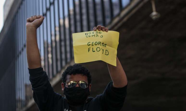Protesto pela democracia em São Paulo no dia 31 de maio também teve menções a George Floyd