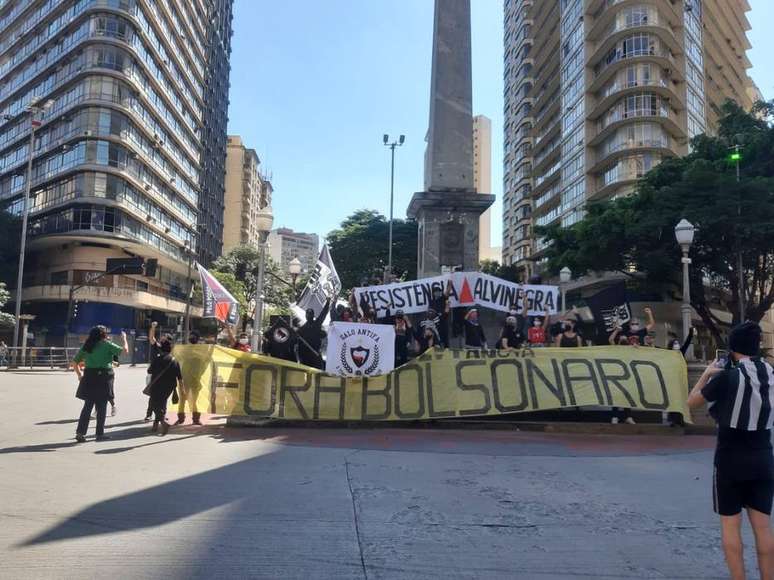 Torcidas de futebol organizaram protesto contra o presidente Jair Bolsonaro. 