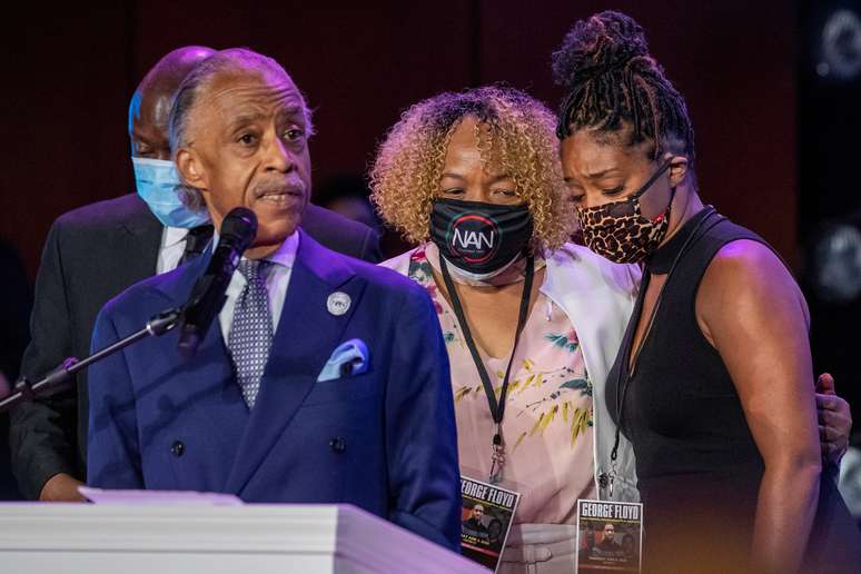 Reverendo Al Sharpton fala durante cerim&ocirc;nia de homenagem a George Floyd, que foi morto sob cust&oacute;dia da pol&iacute;cia de Mine&aacute;polis. 4/6/2020. REUTERS/Lucas Jackson