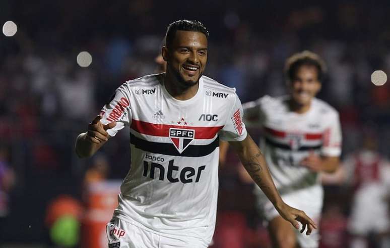 Reinaldo tem 220 jogos e 14 gols pelo São Palo (Foto: Rubens Chiri/São Paulo)