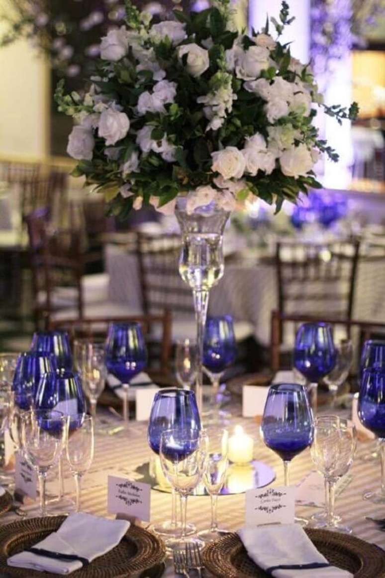 6. A mesa dos convidados merece uma atenção especial na hora da decoração de casamento azul – Foto: Nunes Pacheco – Cerimonial e Assessoria