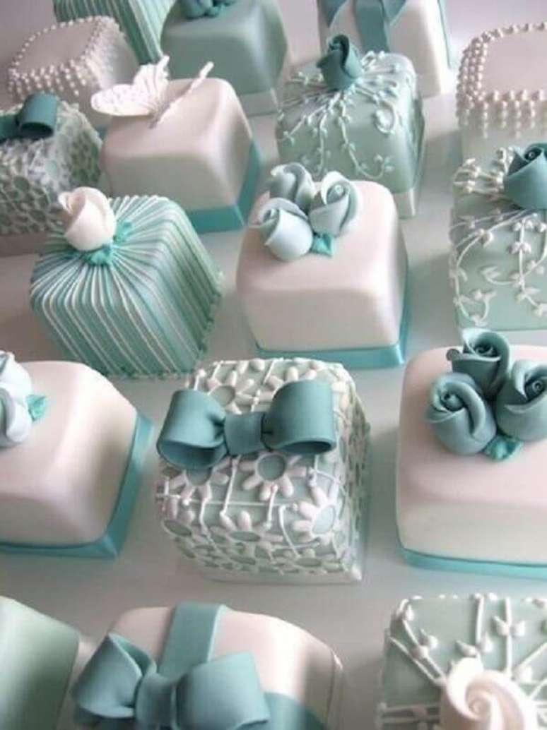 45. Doces decorados para decoração de casamento azul Tiffany – Foto: Pinterest