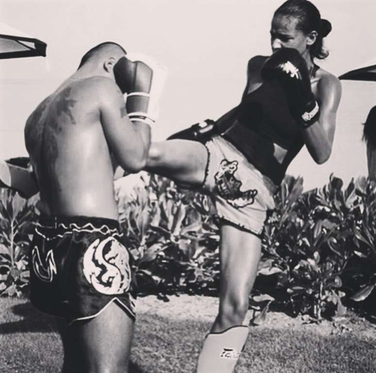 Gracie lutando muay thai na Tail&acirc;ndia (Foto: Divulga&ccedil;&atilde;o)