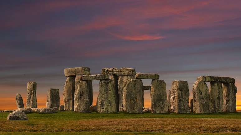 Por mais que investiguem, nenhuma teoria chega perto de explicar o quebra-cabeça de Stonehenge