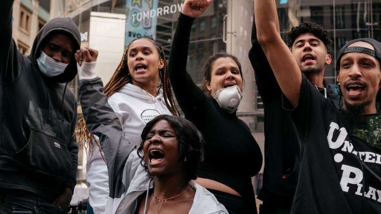 A morte de George Floyd causou protestos em dezenas de cidades nos EUA