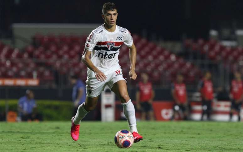 Vitor Bueno teve uma "profecia" de que jogaria algum dia com a camisa do São Paulo (Foto: Rubens Chiri / São Paulo)