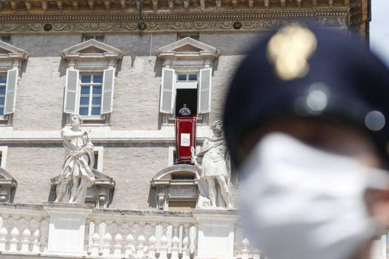 Papa deu a bênção para fiéis durante o Angelus